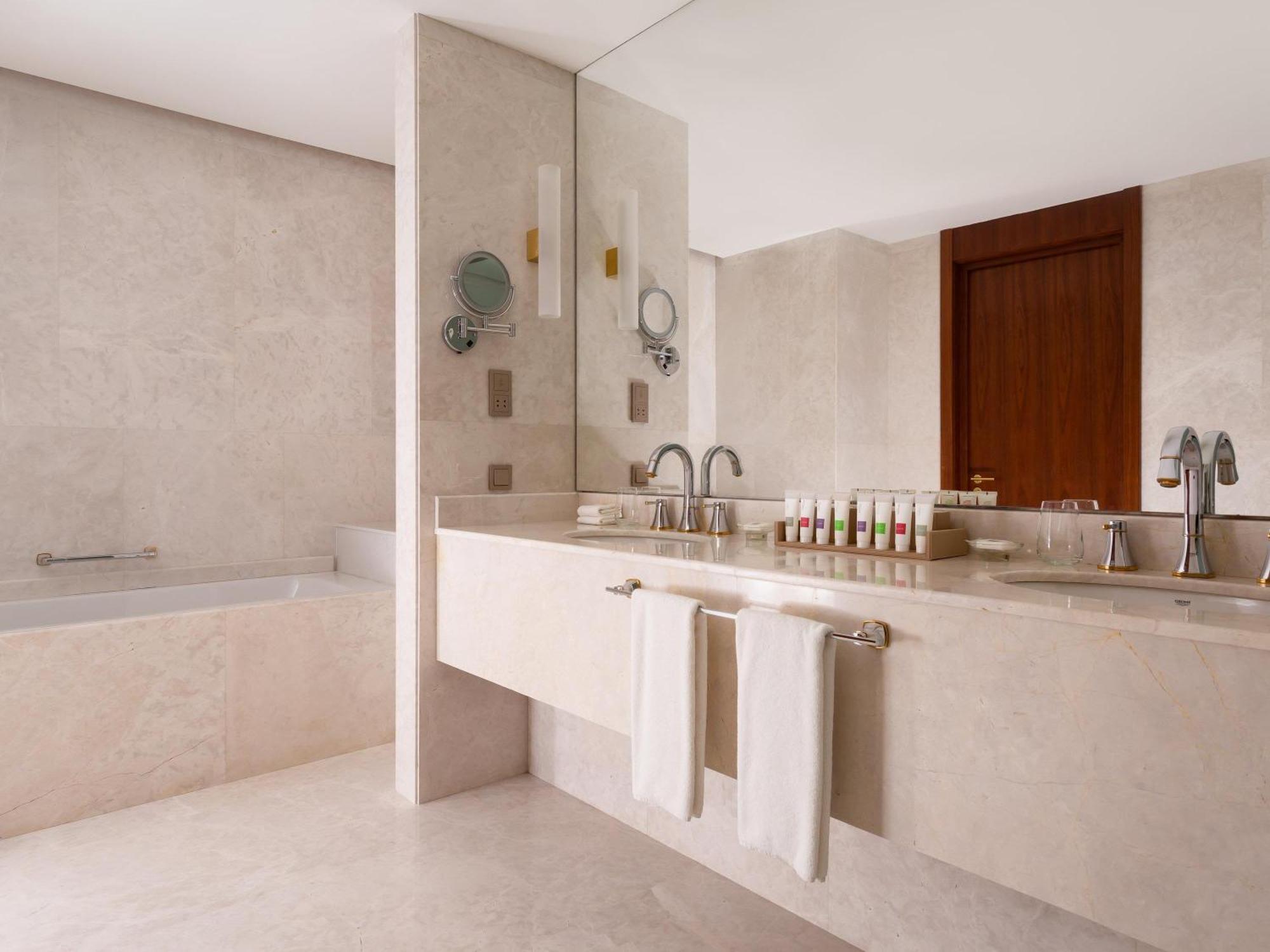 Executive Grand Suite mit Panoramablick auf die Berge